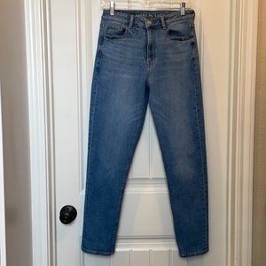 American Eagle Stretch Mom Jeans SZ 2 R, Great condition, only worn a few times!